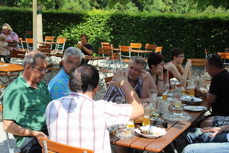 tl_files/images-nachrichten/04_wein/Regener/Abschluss einer Weinreise immer mit Bier.JPG