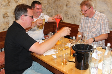 tl_files/images-nachrichten/04_wein/Regener/Blending Prozess.JPG